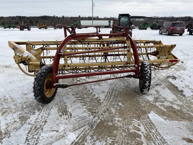 Image of New Holland 258 equipment image 3