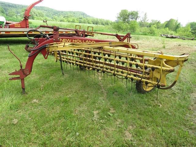Image of New Holland 258 equipment image 3