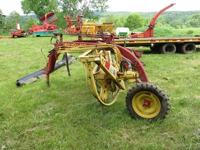 Image of New Holland 258 equipment image 4