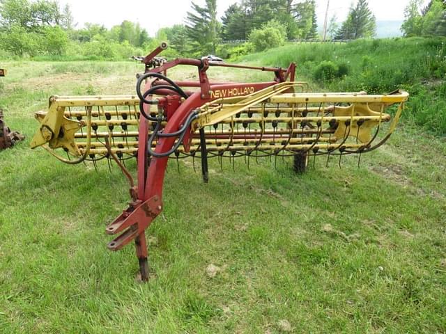 Image of New Holland 258 equipment image 2