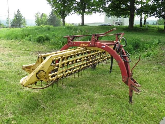 Image of New Holland 258 equipment image 1