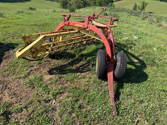 Image of New Holland 258 equipment image 1
