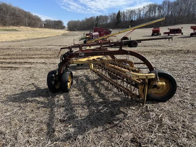 Image of New Holland 258 equipment image 3