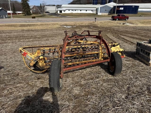 Image of New Holland 258 equipment image 4