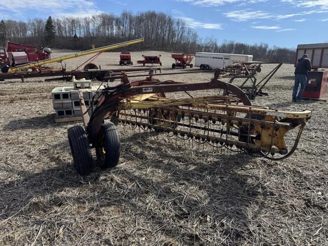 Image of New Holland 258 equipment image 2