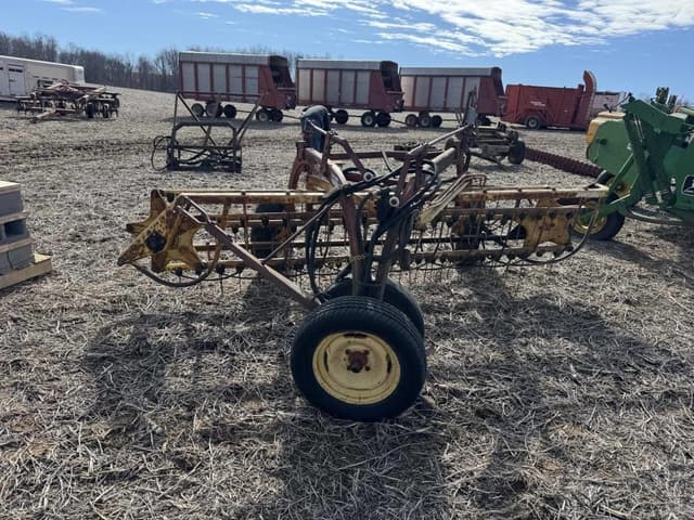 Image of New Holland 258 equipment image 1