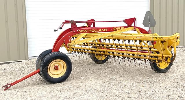 Image of New Holland 258 equipment image 1