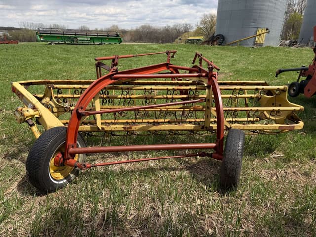 Image of New Holland 258 equipment image 4