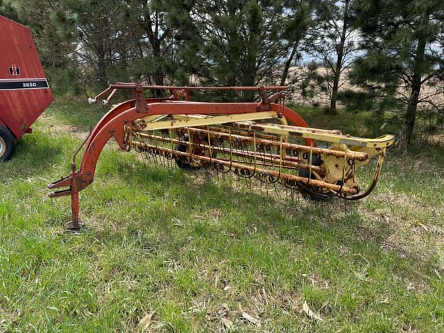 Image of New Holland 258 equipment image 2