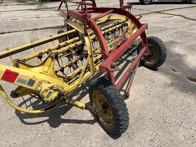 Image of New Holland 258 equipment image 2
