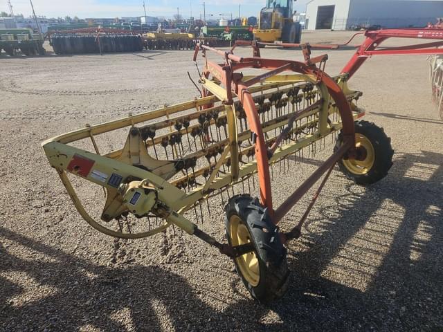 Image of New Holland 258 equipment image 3