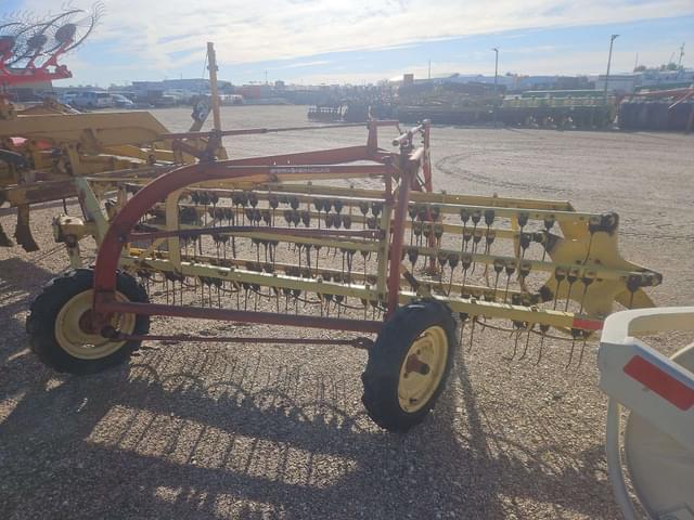 Image of New Holland 258 equipment image 4