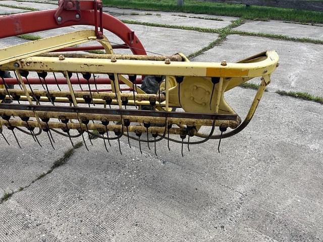 Image of New Holland 258 equipment image 3