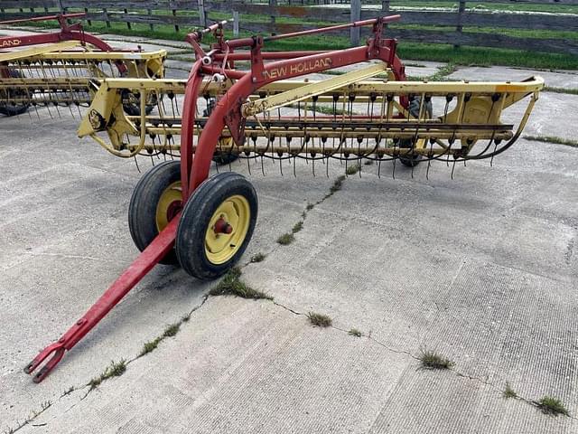 Image of New Holland 258 equipment image 2
