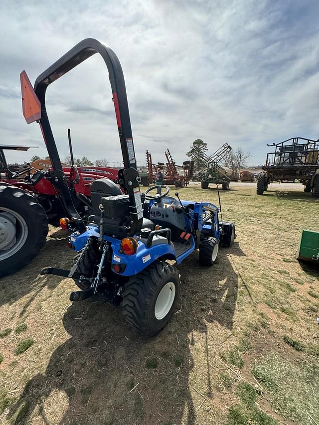 Image of New Holland Boomer 25 equipment image 2