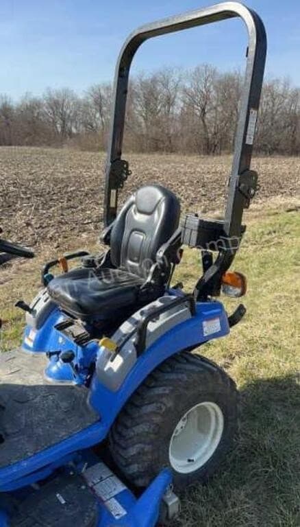 Image of New Holland Workmaster 25S equipment image 4