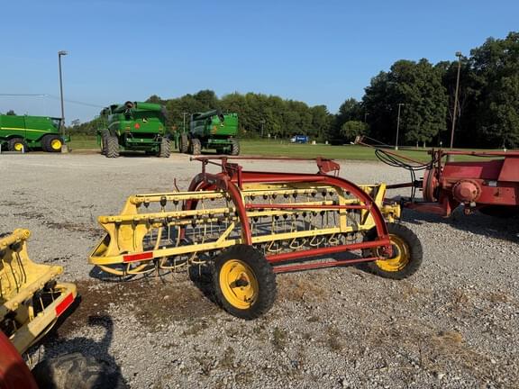 Image of New Holland 260 equipment image 4