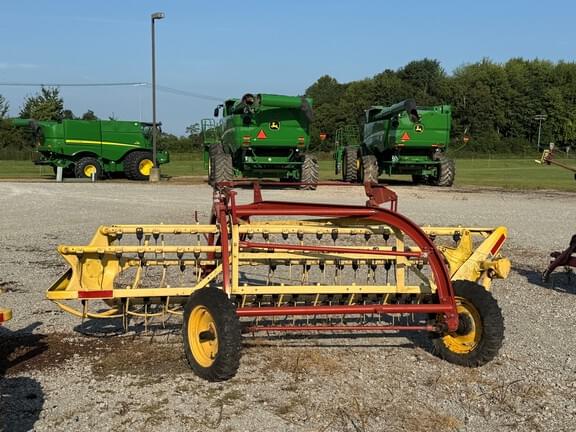 Image of New Holland 260 equipment image 3