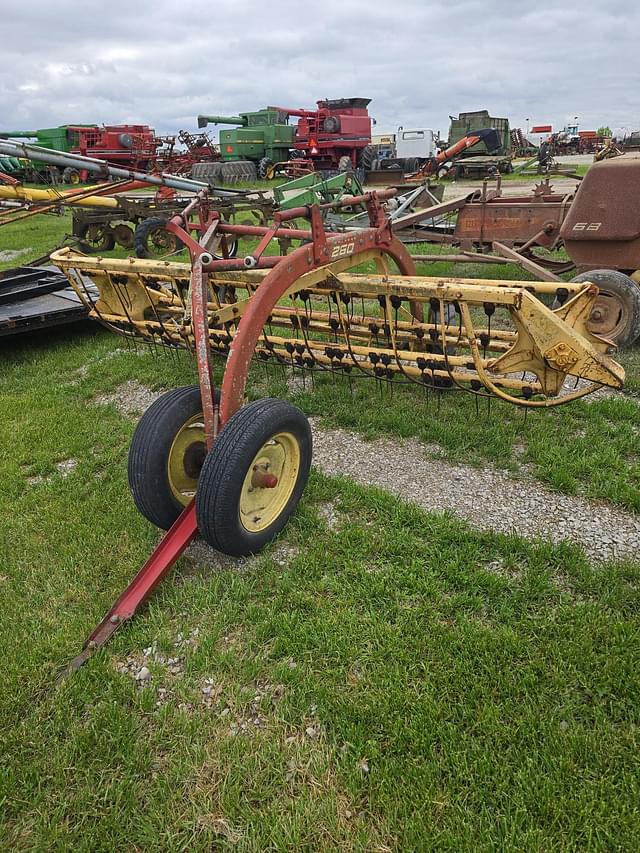 Image of New Holland 260 equipment image 1