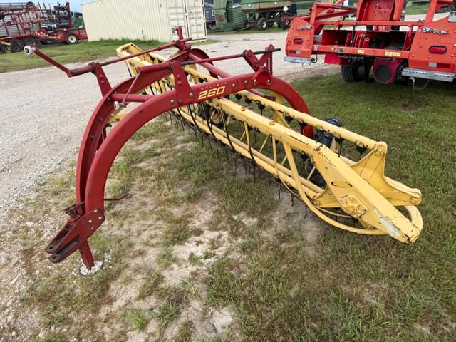 Image of New Holland 260 equipment image 2