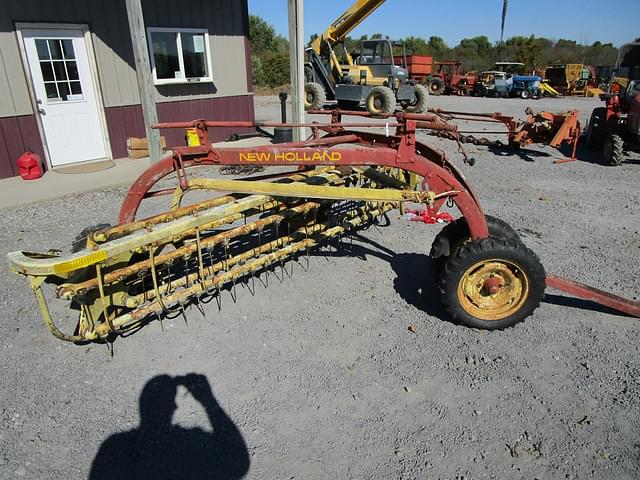 Image of New Holland 260 equipment image 2