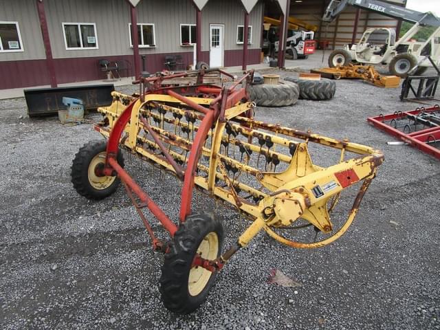 Image of New Holland 260 equipment image 2