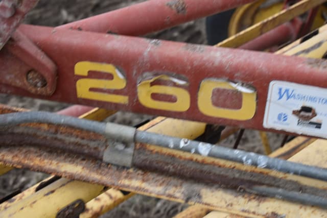 Image of New Holland 260 equipment image 4