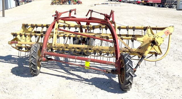 Image of New Holland 260 equipment image 3