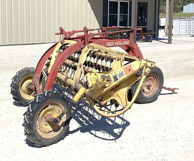 Image of New Holland 260 equipment image 2