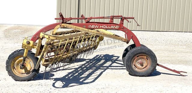 Image of New Holland 260 equipment image 1