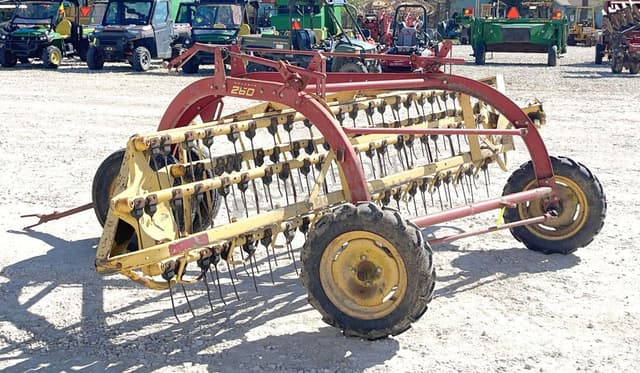 Image of New Holland 260 equipment image 4