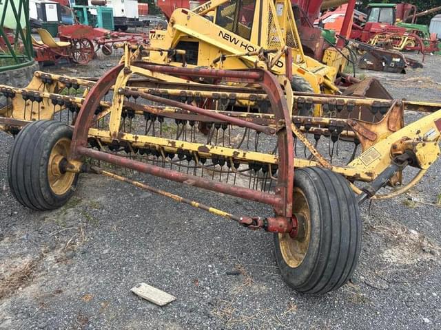 Image of New Holland 260 equipment image 3