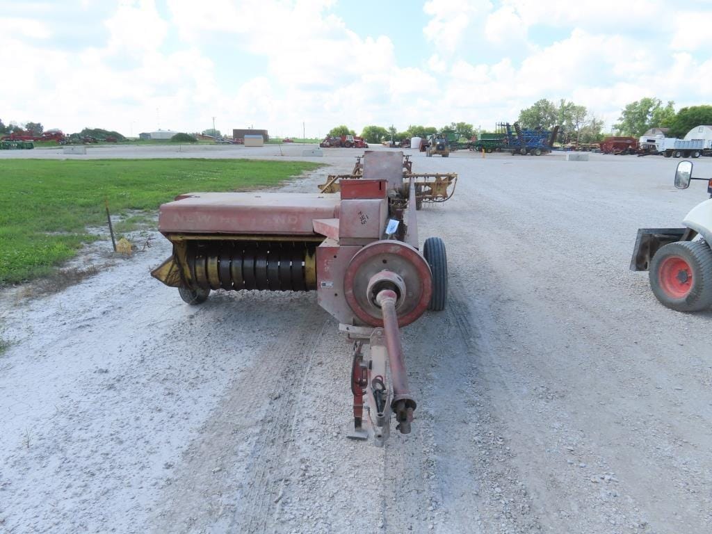 New Holland 268 Equipment Image0
