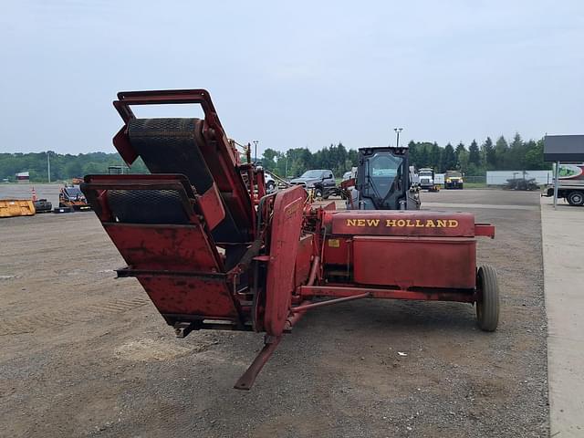Image of New Holland 268 equipment image 2