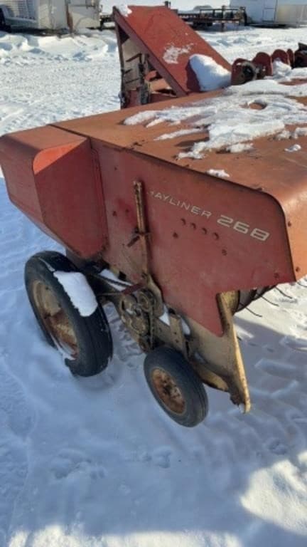 Image of New Holland 268 equipment image 3