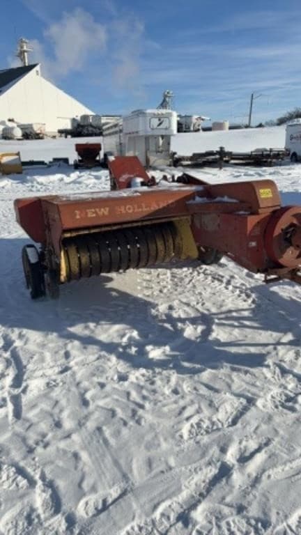 Image of New Holland 268 equipment image 2