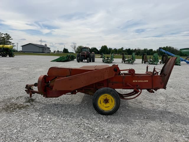 Image of New Holland 268 equipment image 2