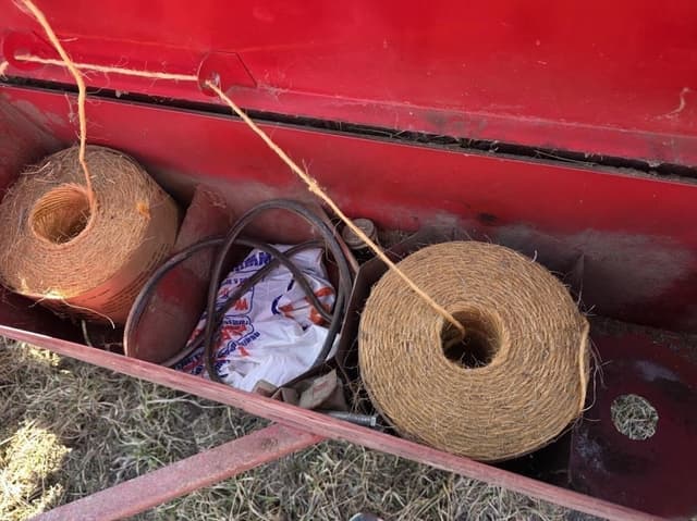 Image of New Holland 268 equipment image 2