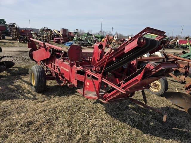 Image of New Holland 268 equipment image 4