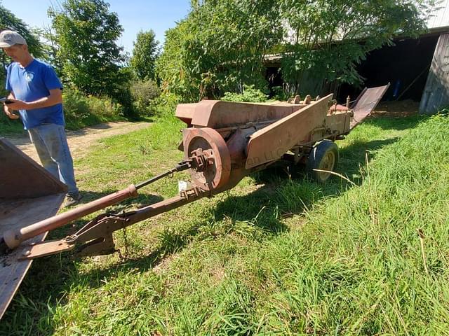 Image of New Holland 268 equipment image 1