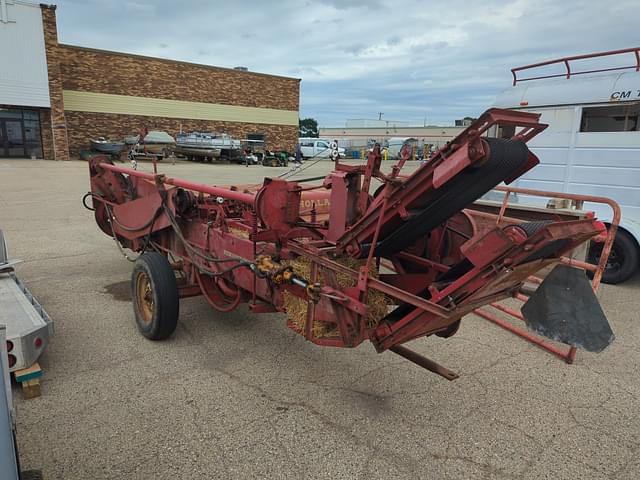 Image of New Holland Hayliner 268 equipment image 3