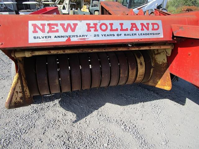 Image of New Holland 268 equipment image 2