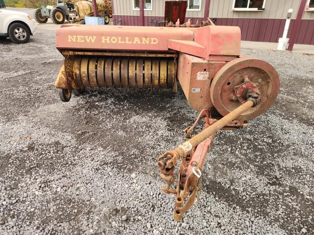Image of New Holland 268 equipment image 2