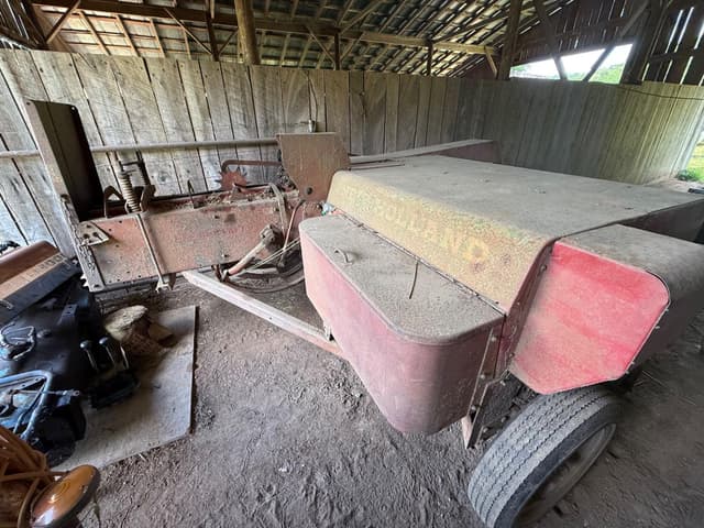 Image of New Holland 268 equipment image 3