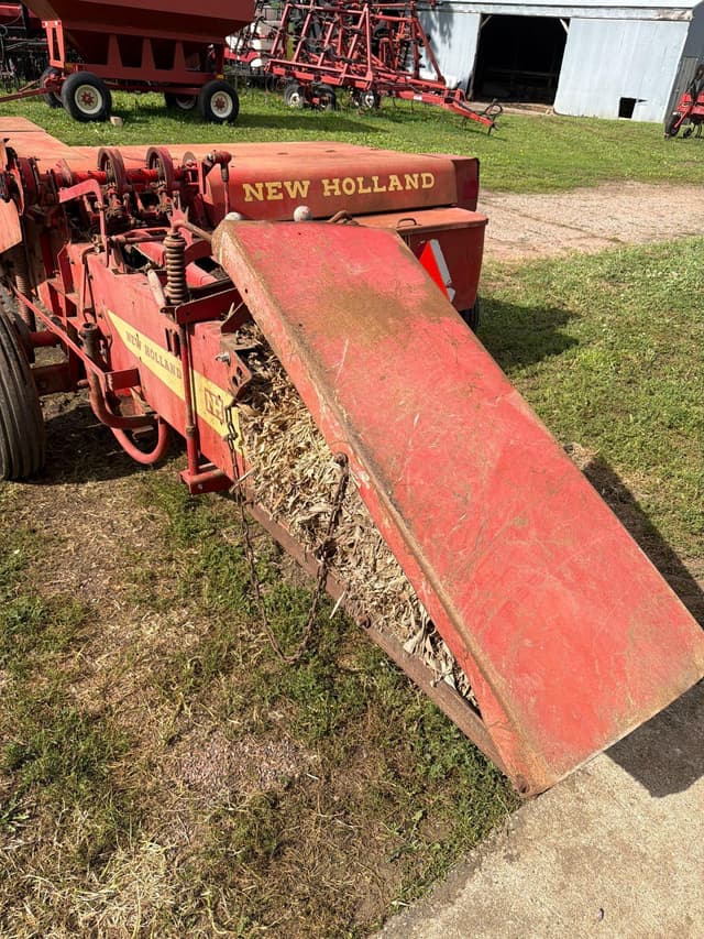 Image of New Holland Hayliner 269 equipment image 4