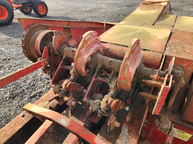 Image of New Holland 269 equipment image 4