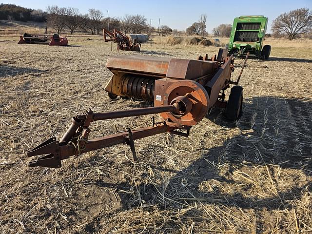 Image of New Holland 269 equipment image 2