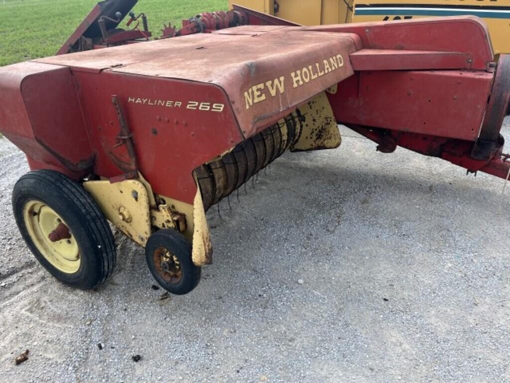 Image of New Holland Hayliner 269 Image 1