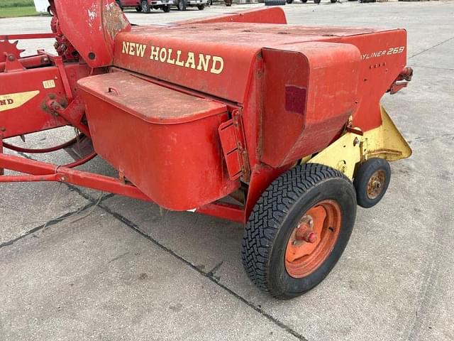 Image of New Holland 269 equipment image 3