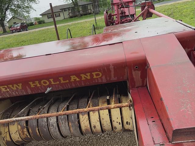 Image of New Holland 270 equipment image 3